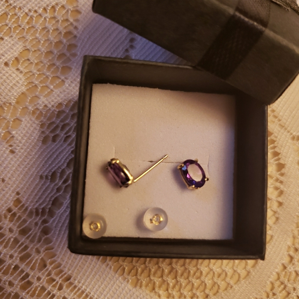 10kt yellow gold 1.40 karat Amethyst earrings
